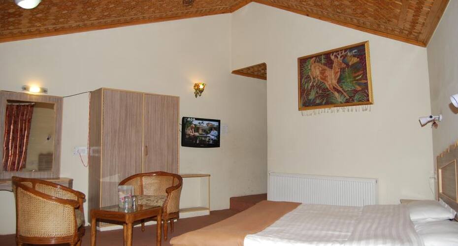 Hotel Nishat View, Srinagar 5